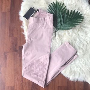 Motto Leggings with Ankle Zippers